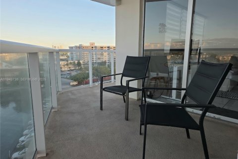 Condo in Miami, Florida, 2 bedrooms  № 2002102 - photo 4