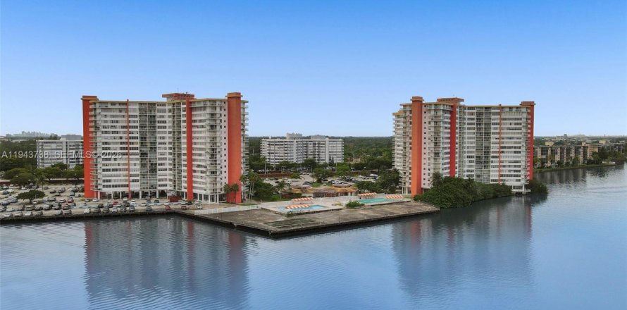 Condo in Miami, Florida, 2 bedrooms  № 2002102