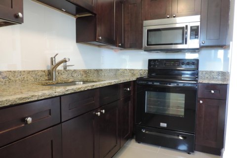 Apartment in Pompano Beach, Florida 2 bedrooms, 91.97 sq.m. № 2281256 - photo 13