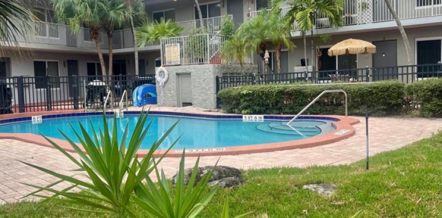 Apartment in Pompano Beach, Florida 2 bedrooms, 91.97 sq.m. № 2281256