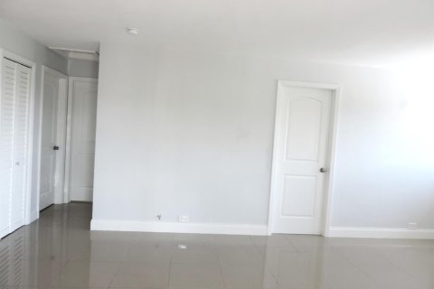 Apartment in Pompano Beach, Florida 2 bedrooms, 91.97 sq.m. № 2281256 - photo 8