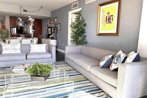 Condo in Hallandale Beach, Florida, 3 bedrooms  № 1415233 - photo 1
