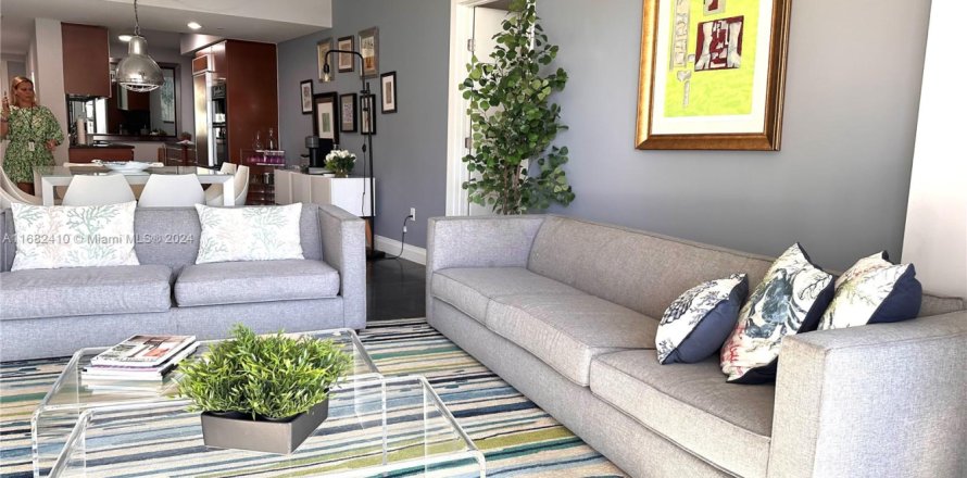 Condo in Hallandale Beach, Florida, 3 bedrooms  № 1415233