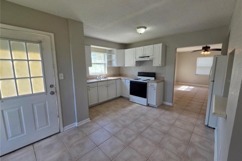House in Lakeland, Florida 2 bedrooms, 75.99 sq.m. № 1908856 - photo 4