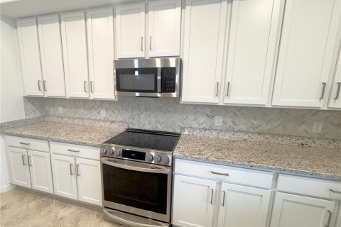 Townhouse in Punta Gorda, Florida 3 bedrooms, 196.02 sq.m. № 1913985 - photo 6