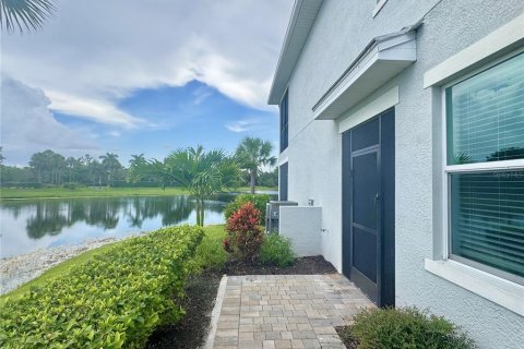Townhouse in Punta Gorda, Florida 3 bedrooms, 196.02 sq.m. № 1913985 - photo 3