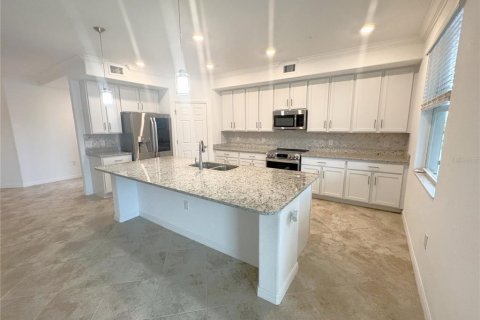Townhouse in Punta Gorda, Florida 3 bedrooms, 196.02 sq.m. № 1913985 - photo 5