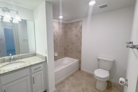 Townhouse in Punta Gorda, Florida 3 bedrooms, 196.02 sq.m. № 1913985 - photo 15