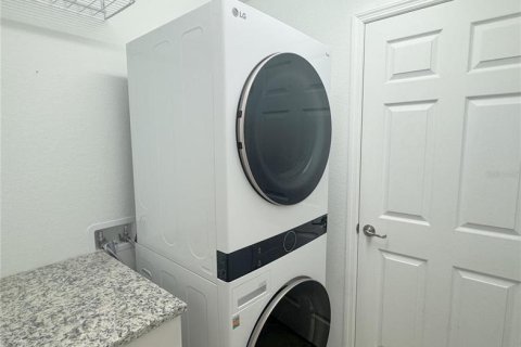 Townhouse in Punta Gorda, Florida 3 bedrooms, 196.02 sq.m. № 1913985 - photo 17