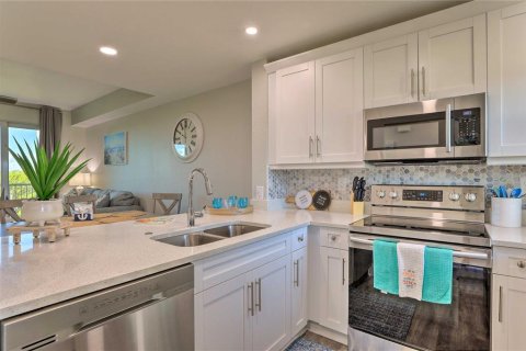 Townhouse in Ruskin, Florida 2 bedrooms, 110 sq.m. № 1719432 - photo 9