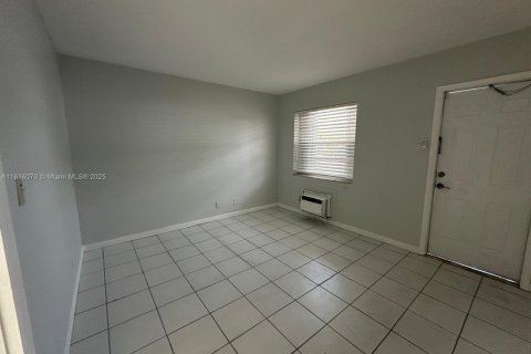 Condo in Hollywood, Florida, 1 bedroom  № 1768699 - photo 18