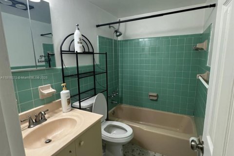 Condo in Hollywood, Florida, 1 bedroom  № 1768699 - photo 22