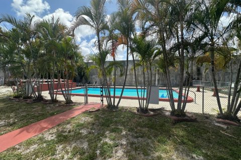 Condo in Hollywood, Florida, 1 bedroom  № 1768699 - photo 7