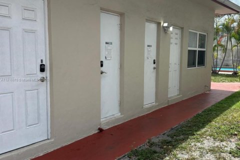 Condo in Hollywood, Florida, 1 bedroom  № 1768699 - photo 11