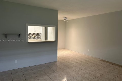 Condo in Hollywood, Florida, 1 bedroom  № 1768699 - photo 15