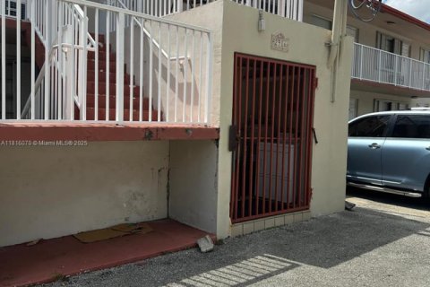 Condo in Hollywood, Florida, 1 bedroom  № 1768699 - photo 6