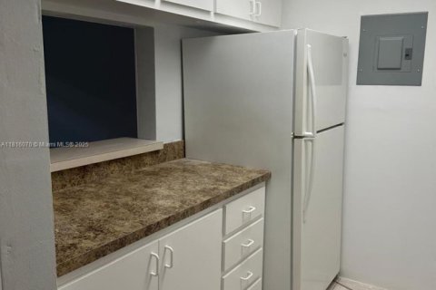 Condo in Hollywood, Florida, 1 bedroom  № 1768699 - photo 27