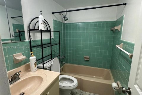 Condo in Hollywood, Florida, 1 bedroom  № 1768699 - photo 23