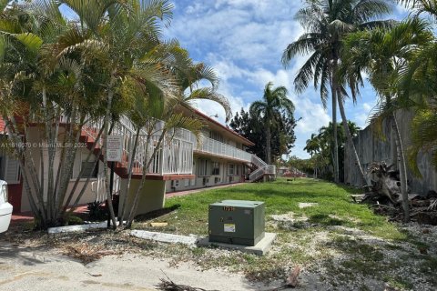 Condo in Hollywood, Florida, 1 bedroom  № 1768699 - photo 20