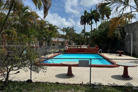 Condo in Hollywood, Florida, 1 bedroom  № 1768699 - photo 8