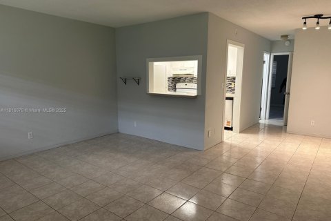 Condo in Hollywood, Florida, 1 bedroom  № 1768699 - photo 16