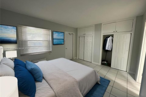 Condo in Hollywood, Florida, 1 bedroom  № 1768699 - photo 3