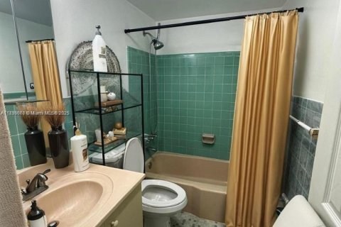Condo in Hollywood, Florida, 1 bedroom  № 1768699 - photo 5