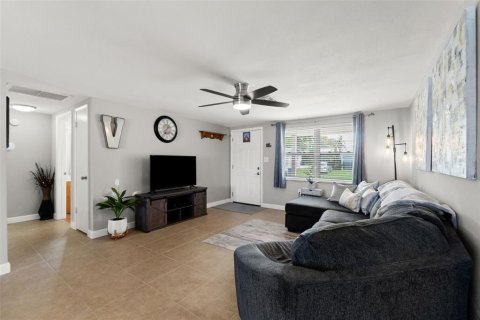 Villa ou maison à louer à Port Richey, Floride: 3 chambres, 112.41 m2 № 2386346 - photo 14