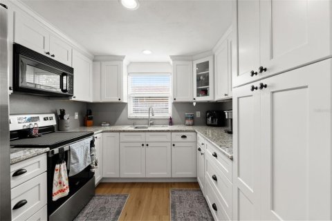 Villa ou maison à louer à Port Richey, Floride: 3 chambres, 112.41 m2 № 2386346 - photo 12