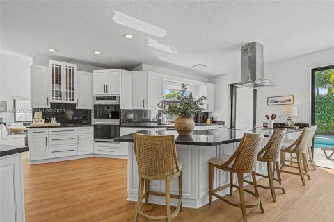 House in Pembroke Pines, Florida 4 bedrooms, 276.2 sq.m. № 2059070 - photo 13