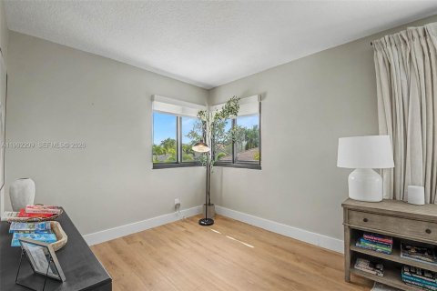 House in Pembroke Pines, Florida 4 bedrooms, 276.2 sq.m. № 2059070 - photo 21