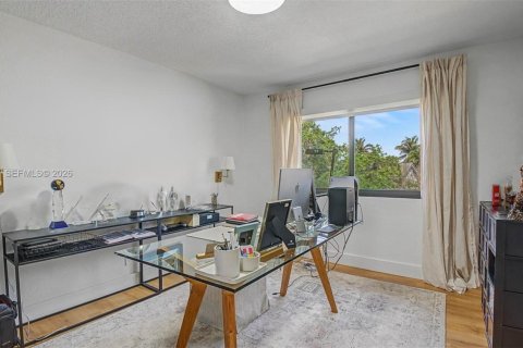 House in Pembroke Pines, Florida 4 bedrooms, 276.2 sq.m. № 2059070 - photo 20