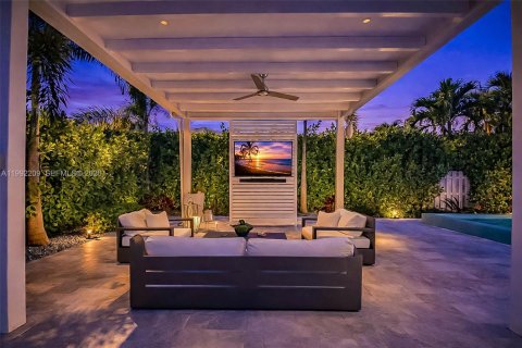 House in Pembroke Pines, Florida 4 bedrooms, 276.2 sq.m. № 2059070 - photo 5