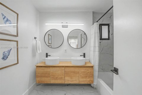 House in Pembroke Pines, Florida 4 bedrooms, 276.2 sq.m. № 2059070 - photo 29