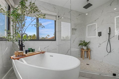 House in Pembroke Pines, Florida 4 bedrooms, 276.2 sq.m. № 2059070 - photo 26