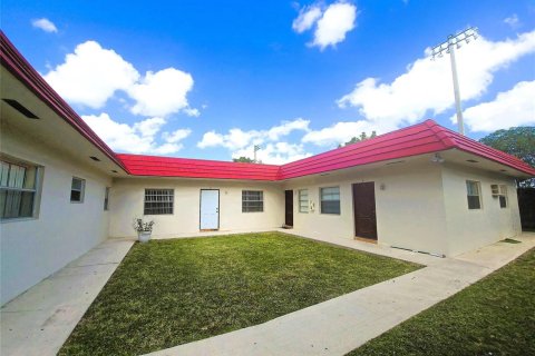 Immobilier commercial à vendre à Lauderdale Lakes, Floride № 2184214 - photo 2
