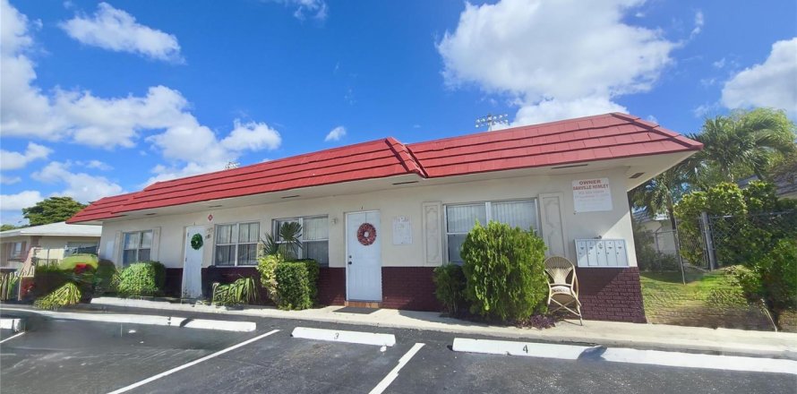 Immobilier commercial à Lauderdale Lakes, Floride № 2184214