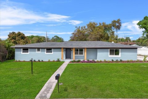 House in Lakeland, Florida 5 bedrooms, 228.08 sq.m. № 1518903 - photo 3