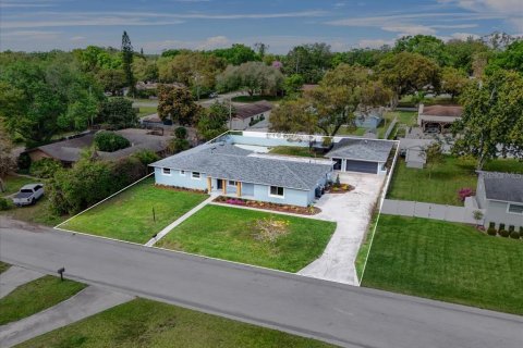 House in Lakeland, Florida 5 bedrooms, 228.08 sq.m. № 1518903 - photo 11