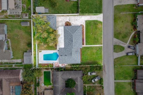 House in Lakeland, Florida 5 bedrooms, 228.08 sq.m. № 1518903 - photo 19