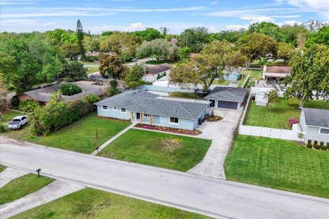 House in Lakeland, Florida 5 bedrooms, 228.08 sq.m. № 1518903 - photo 12