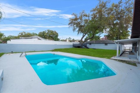 House in Lakeland, Florida 5 bedrooms, 228.08 sq.m. № 1518903 - photo 9