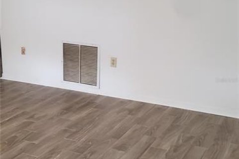 Commercial property in DeLand, Florida 14 bedrooms, 557.41 sq.m. № 1879661 - photo 4