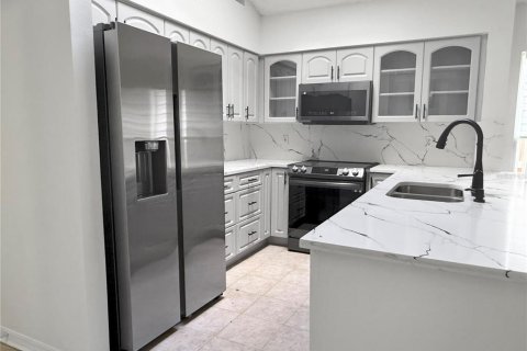 Casa en venta en Tampa, Florida, 4 dormitorios, 219.16 m2 № 1899021 - foto 19