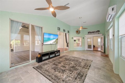 Casa en venta en Tampa, Florida, 4 dormitorios, 219.16 m2 № 1899021 - foto 26