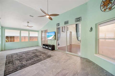 Casa en venta en Tampa, Florida, 4 dormitorios, 219.16 m2 № 1899021 - foto 25