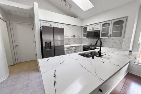 Casa en venta en Tampa, Florida, 4 dormitorios, 219.16 m2 № 1899021 - foto 18