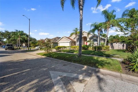 Casa en venta en Tampa, Florida, 4 dormitorios, 219.16 m2 № 1899021 - foto 3