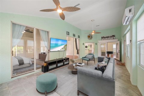 Casa en venta en Tampa, Florida, 4 dormitorios, 219.16 m2 № 1899021 - foto 27