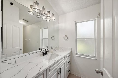 Casa en venta en Tampa, Florida, 4 dormitorios, 219.16 m2 № 1899021 - foto 29